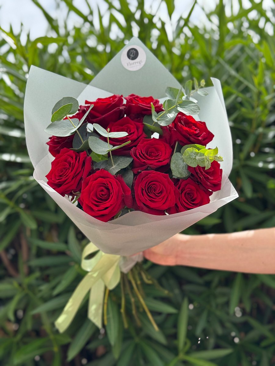34 Red Classic – 11 Red Roses - Image 3